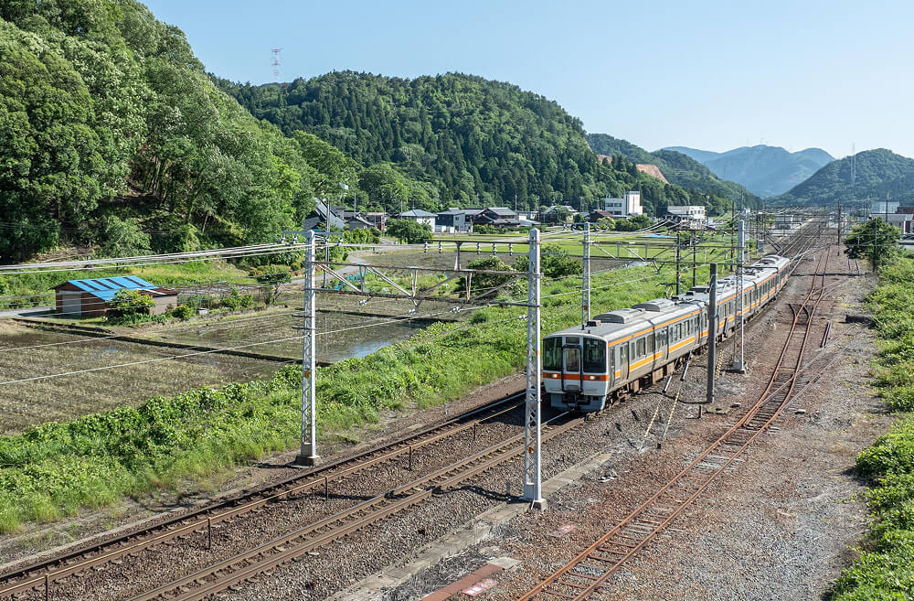 走行中の電車の写真
